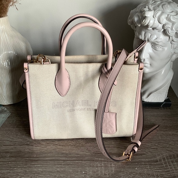 Michael Kors bag - Picture 1 of 3